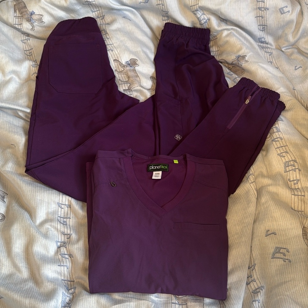 UA/Planet Koi Eggplant Purple Women’s Scrubs Set - XXS/XXSP